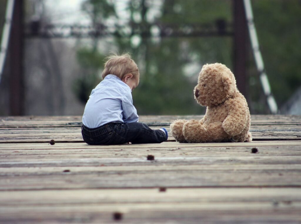 Picture of a young child with teddy bear