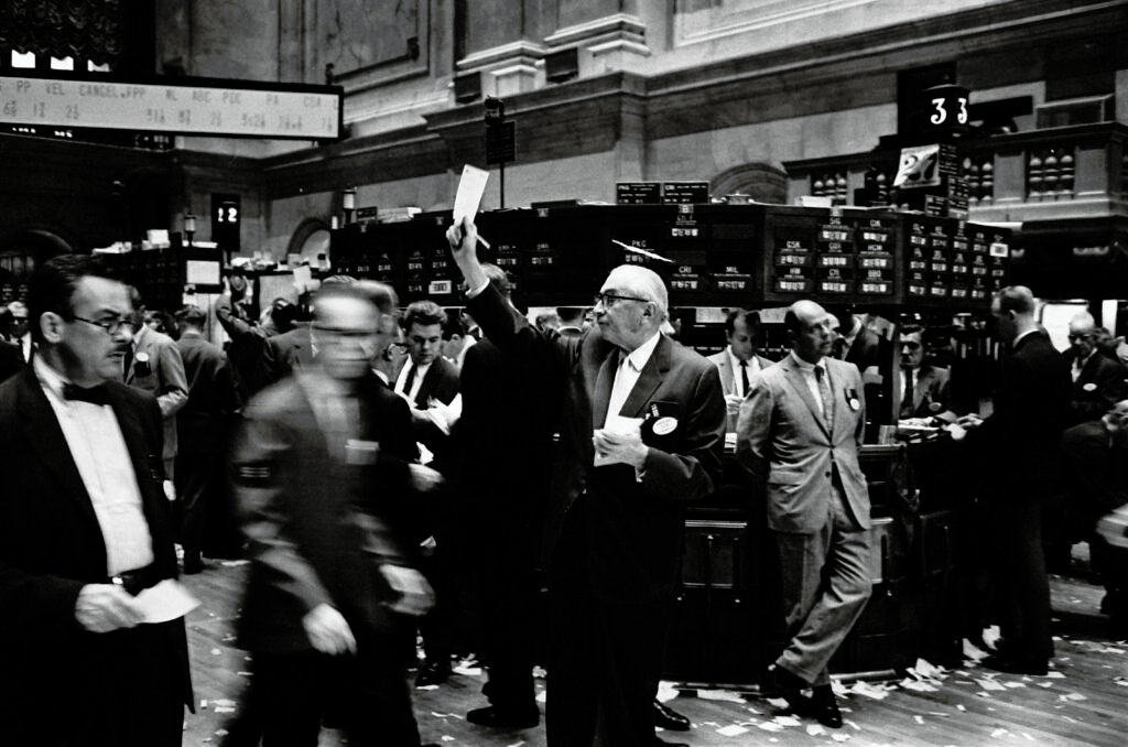Old time image of brokers on the NYSE trading floor